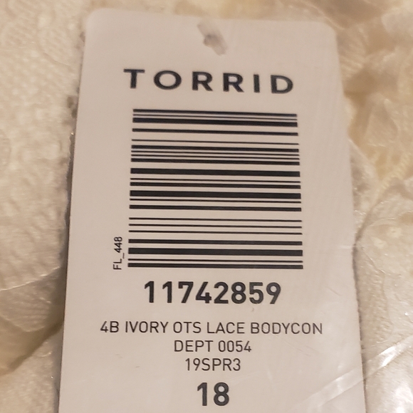 TORRID wedding/Special Occasion Ivory Lace Off Shoulder Bodycon Dress NWT - Picture 8 of 8
